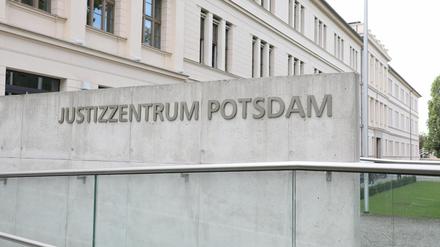 Der Fall wird vor dem Landgericht Potsdam verhandelt.