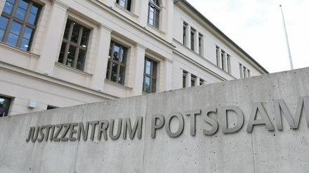 Der Prozess findet vor dem Potsdamer Landgericht statt.