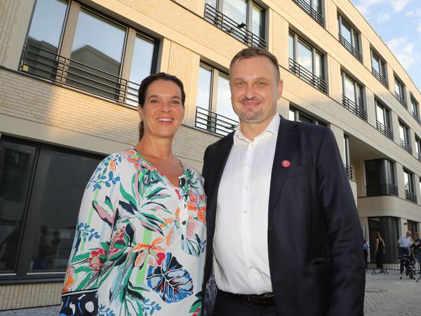 Katarina Witt und Stephan Knabe bei der Einweihung des Bürogebäudes in der Schiffbauergasse in Potsdam.