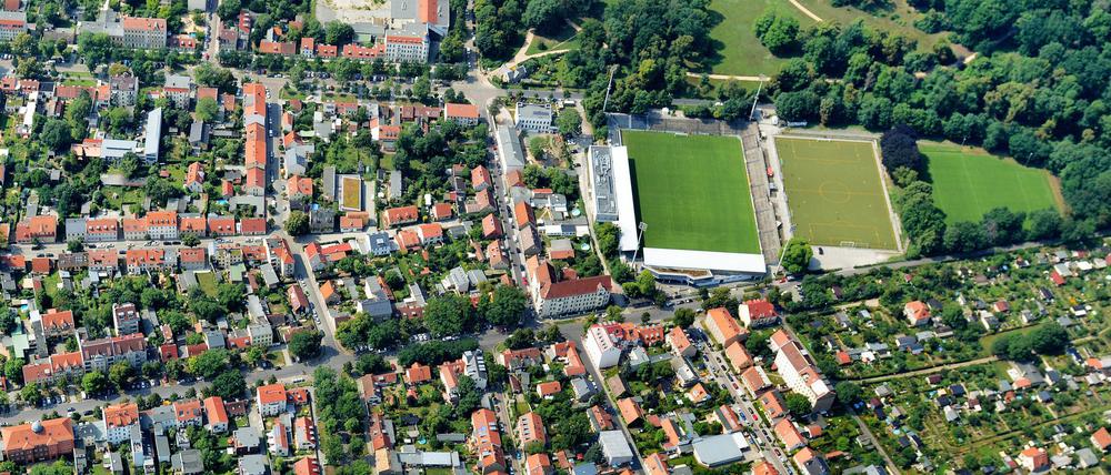 Luftbild Potsdam, Babelsberg, Gelände der Defa-Dokfilmstudios undKarl-Liebknecht-Stadion