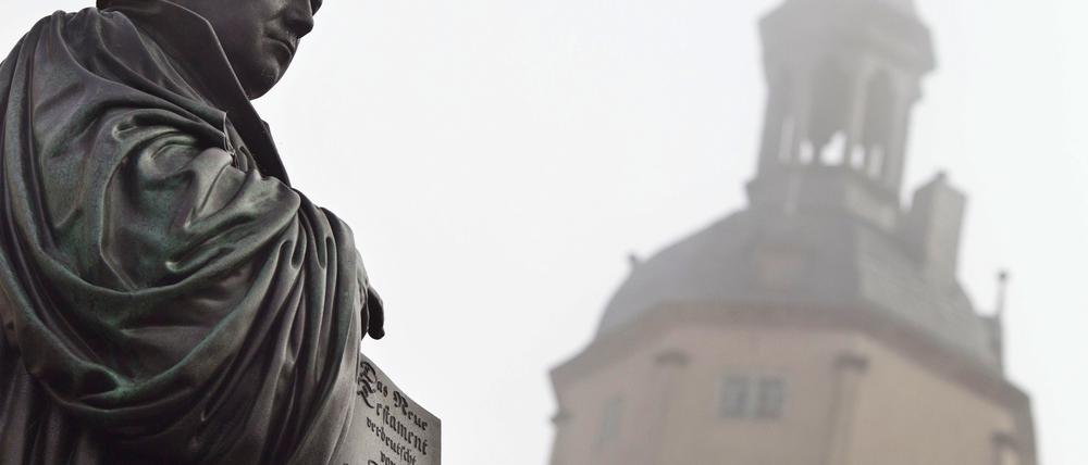Luther hat einen langen Post an der Kirche in Wittenberg vor 499 Jahren hinterlassen. Am Wochenende wird dort das Reformationsfest gefeiert.