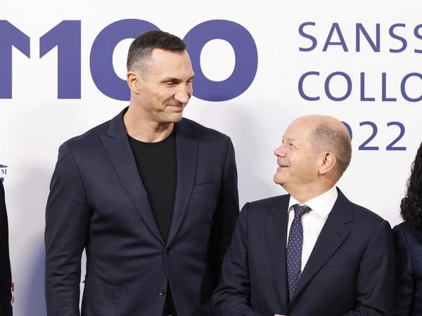 Wladimir Klitschko und Olaf Scholz beim M100 Media Award.