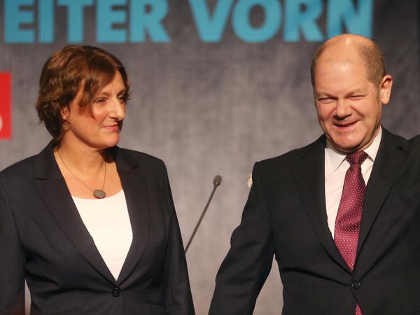 Der Vizekanzler ist mit Brandenburgs Bildungsministerin Britta Ernst (links) verheiratet.