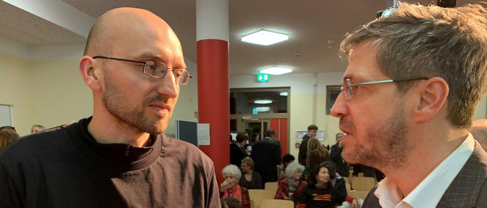 Potsdams Oberbürgermeister Mike Schubert (SPD) im Gespräch mit Oliver Buchin (links) von der "Initiative Nutheschlange".
