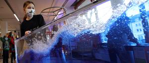 Im Wissenschafts-Mitmachmuseum Extavium gibt es neue Exponate - so kann man "Monsterwellen" entstehen lassen.