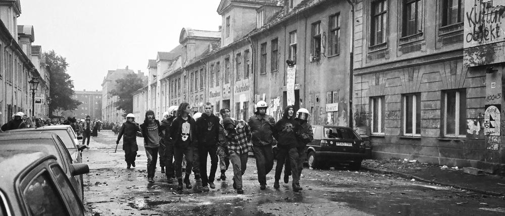 Wie in den besetzten Häusern in der Gutenbergstraße kam es in Potsdams Zentrum in den 1990er-Jahren immer wieder zu Räumungen durch die Polizei.