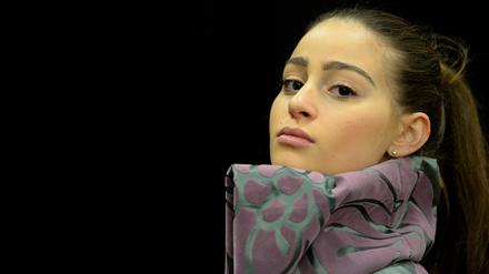 Ein Model präsentiert während einer Probe zur "Potsdam Now" Couture des israelischen Designers Merch Mashiah.
