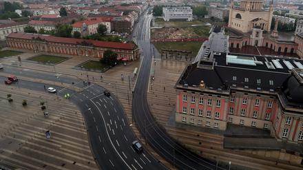 Die Breite Straße vor dem Landtagsschloss soll ausgebessert werden.