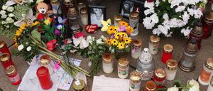 Verwandte, Kollegen und Potsdamer erinnerten mit Blumen und Kerzen an die gestorbene Rumänin.