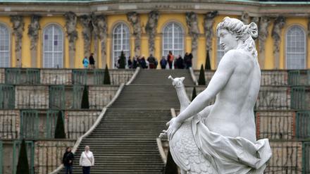 Welterbeschlösser, wie das Schloss Sanssouci in Potsdam, sollen künftig früher geschlossen werden.