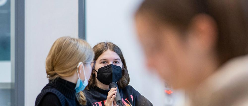 In Brandenburgs Schulen muss im Unterricht keine Maske mehr getragen werden (Symbolbild).