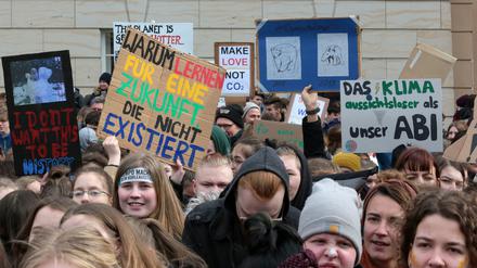 So viele Demonstranten wie noch nie. Bei der "Fridays for future"-Demonstration in Potsdam kamen weit mehr als 1000 Teilnehmer.