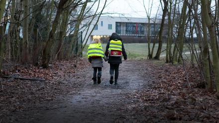 In drei Potsdamer Stadtteilen sollen die Schulwege sicherer werden. Allerdings ist dies nicht für die Regenbogenschule in Fahrland geplant.