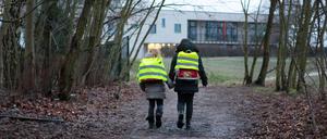 In drei Potsdamer Stadtteilen sollen die Schulwege sicherer werden. Allerdings ist dies nicht für die Regenbogenschule in Fahrland geplant.