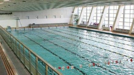 Der Eintrittspreis für die Schwimmhalle am Brauhausberg in Potsdam steigt.