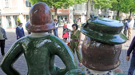 Die Skulpturengruppe "Familie Grün" ist wieder auf der Brandenburger Straße zu sehen.