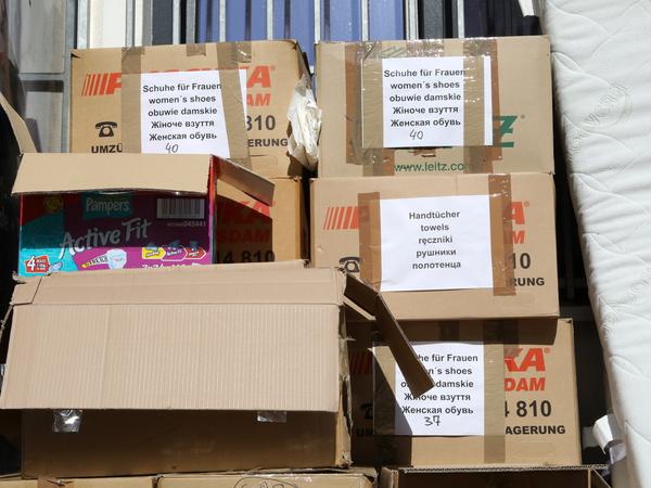 In der "Schatztruhe", der Awo-Spendensammelstelle, werden die abgegebenen Hilfsgüter sortiert.