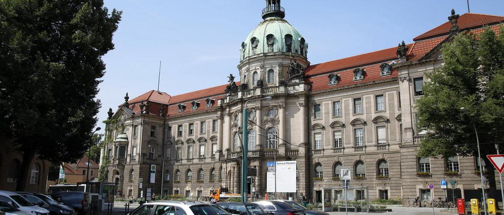 Wegen des Personalmangels will Oberbürgermeister Schubert 120 neue Stellen in der Stadtverwaltung schaffen.