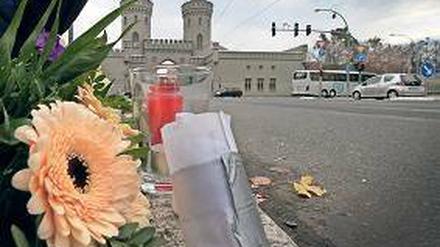 An der Unfallstelle erinnerten Blumen und Kerzen an die 19-Jährige.