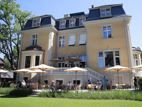 Die Villa Kellermann, Tim Raues Restaurant am Ufer des Heiligen Sees in Potsdam.
