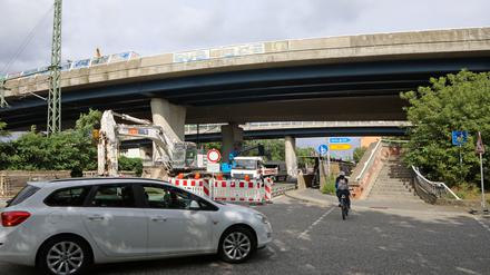 Vollsperrung der Friedrich-Engels-Straße in Potsdam wegen Brückenarbeiten.
