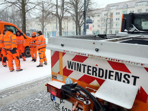 Winterwetter in Potsdam: Die Stadtwerke sind im Einsatz.