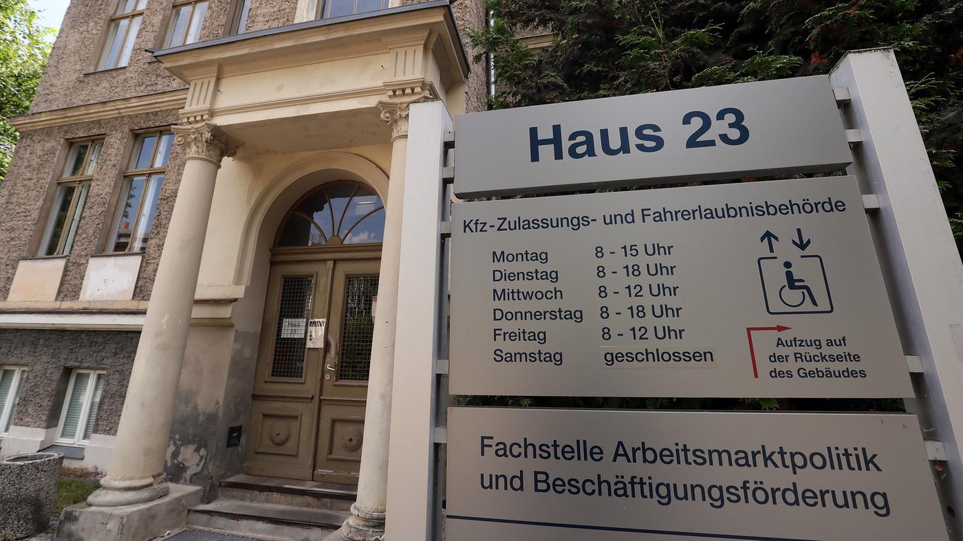 Mehr Mitarbeiter für KfZZulassungsstelle Potsdamer Bürgerservice mit