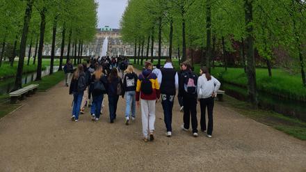 Schüleraustausch in Potsdam: Gemeinsam besuchte man das Schloss Sanssouci, anschließend gab es eine Fotorallye durch den Park.