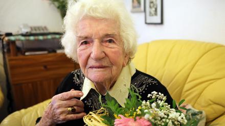 Charlotte Lux bei der Feier ihres 106. Geburtstags.