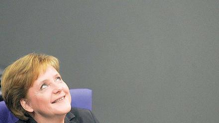 Das Leben ist schön. Angela Merkel bei einer Bundestagsdebatte im Jahr 2005, dem Jahr, in dem sie Bundeskanzlerin wurde.