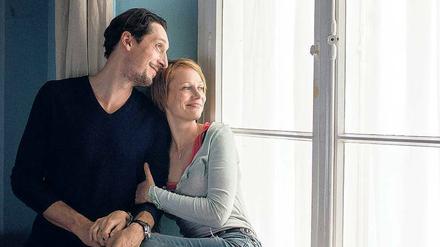 Alles auf Anfang. Martin (Hans Löw) und Fiona (Katharina Marie Schubert) finden ihre gemeinsame Liebe wieder – nach 20 Jahren.