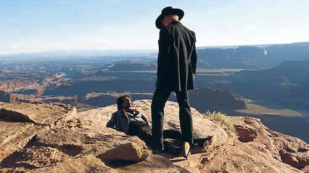 Mensch oder Maschine? Der Revolverheld (Ed Harris, vorne) in der Serie „Westworld“ ist der Wiedergänger des legendären Film-Cowboys Gunslinger aus den 1970er Jahren.