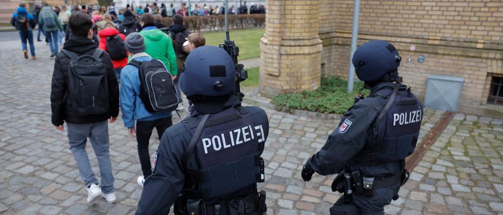 Nach Amokalarm an Potsdamer Schule: Polizei ermittelt wegen Missbrauchs