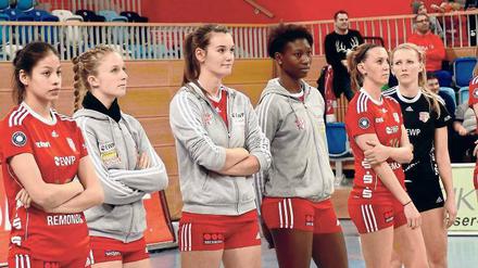 Lange Gesichter nach schlechtem Spiel. Die Volleyballerinnen des SC Potsdam mussten zusehen, wie die Gäste aus Aachen die Punkte mitnahmen.