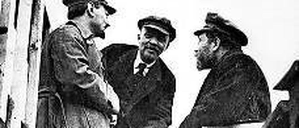 Im Gespräch. Trotzki (l.) mit Lenin und Kamenew (r.) 1920 in Moskau.