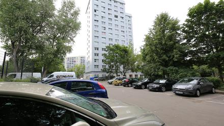 Die Hochhäuser am Humboldtring: Im Wohngebiet Zentrum-Ost Potsdam werden bald kostenpflichtige Anwohnerparkplätze ausgewiesen.