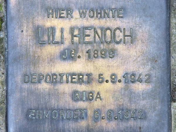 Stolperstein für Lilli Henoch, jüdische Sportlerin, in Berlin, Bayerisches Viertel.