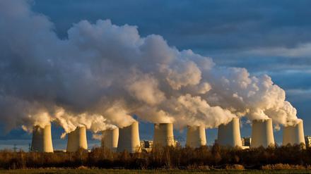 Trotz des Ausbaus erneuerbarer Energien ist der Anteil des klimaschädlichen Kohlestroms in Deutschland 2012 gestiegen: Hier das Braunkohlekraftwerk von Vattenfall in Jänschwalde.