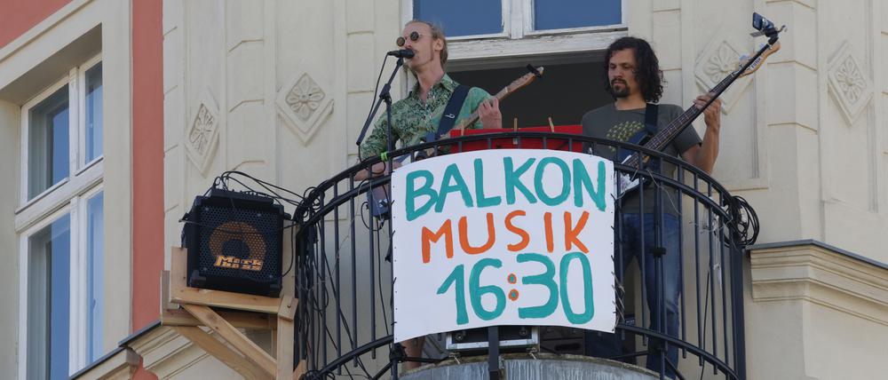Balkonmusik in der Potsdamer Schlaatzstraße.