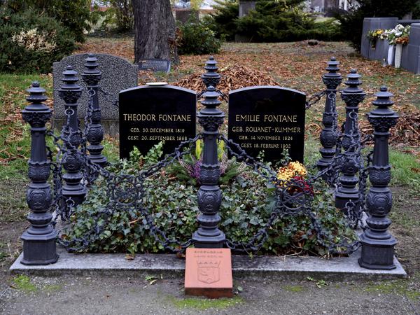 Die Grabstelle von Theodor Fontane und seiner Frau Emilie befindet sich auf dem Französischen Friedhof II in der Liesenstraße 7 in Berlin Wedding.
