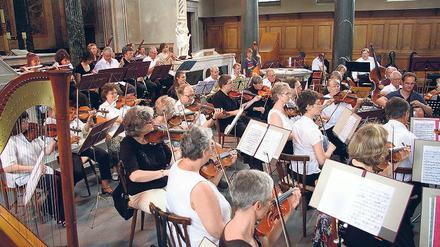 Einzigartiger Klangkörper. Profi- wie Amateurmusiker spielen zur Orchesterwoche zusammen – hier eine Probe in der Friedenskirche.