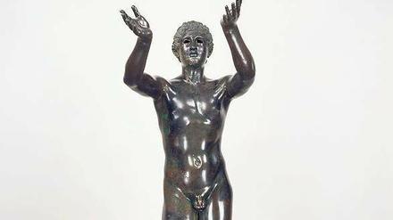 Ach, was ist das doch für strammer Knabe. In diesem Falle die Statue „Betender Knabe“, die Friedrich II. neben Schloss Sanssouci aufstellen ließ.
