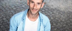 Axel Sichrovsky. Der Schauspieler aus Österreich war von 2012 bis 2014 am Hans Otto Theater engagiert. Er wirkte hier in sieben Inszenierungen mit.
