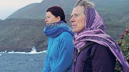 "Die Insel": Mutter Ballmann und eine ihrer Töchter auf  El Hierro. 