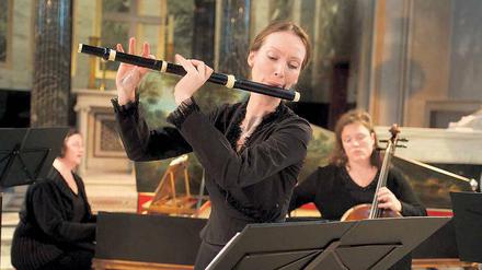 Lustvoll und perfekt. Johann Joachim Quantz’ Flötenkonzerte trug die Solistin Jana Semeradova vom Ensemble „Die Kleine Cammer-Music" vor.