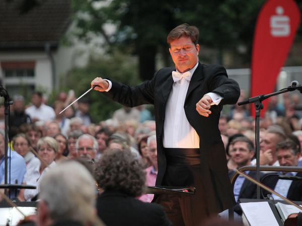 Knut Andreas leitet das Laienorchester Collegium musicum seit 1998. "Klassik am Weberplatz" ist inzwischen selbst zum Klassiker geworden. 