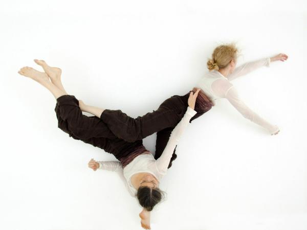 Mit der Performance "ffflo" thematisieren Annick Pütz und Odile Seitz auch die nie endende Bewegungslust des Menschen. 