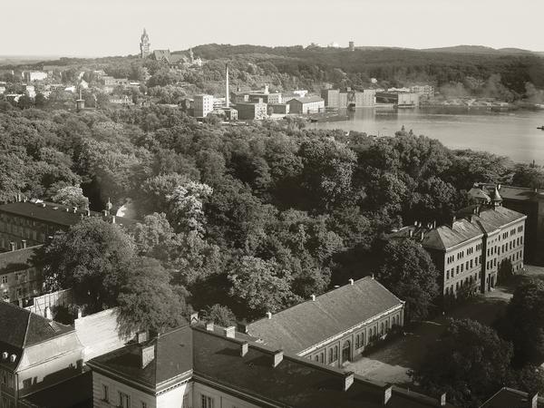 Blick vom Turm der Garnisonkirche in Richtung Brauhausberg und Speicherstadt (Südosten), um 1930.