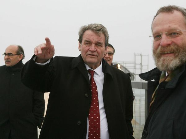 "Bäderkönig" Heinz Steinhart (Mitte) bei einer Baubegehung 2014 mit Landrat Wolfgang Blasig (rechts).
