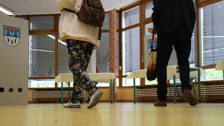 Gute Wahlbeteiligung im Wahllokal im Steinweg in Kleinmachnow.